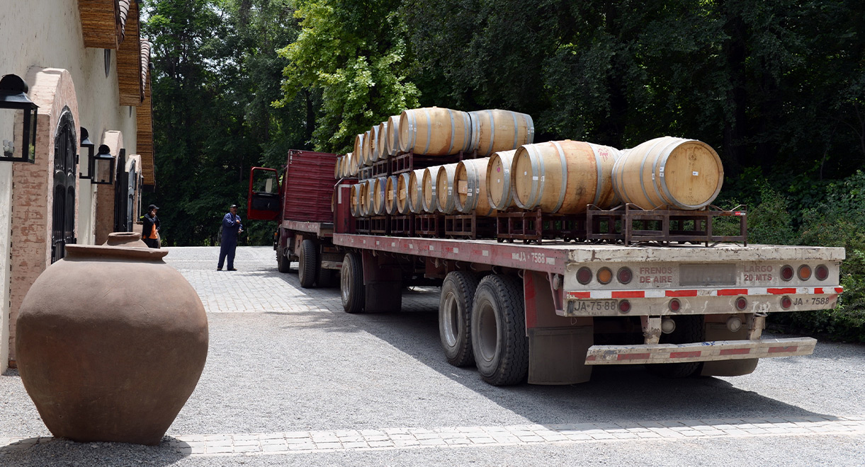 Transport wysokoprocentowy, czyli jak wygląda transport alkoholi?